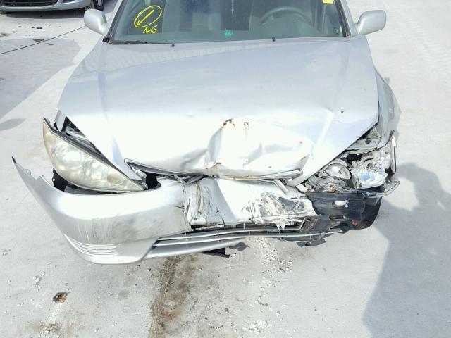 4T1BE32K05U080275 - 2005 TOYOTA CAMRY LE SILVER photo 7