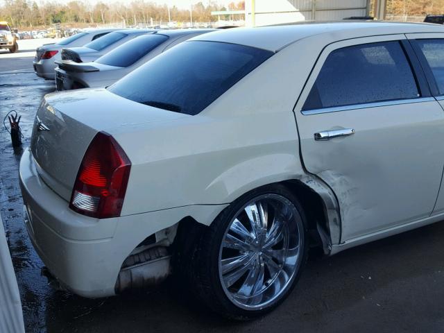 2C3KA43R57H625804 - 2007 CHRYSLER 300 WHITE photo 9