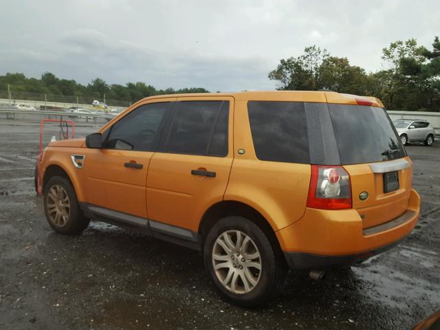 SALFS24N58H035578 - 2008 LAND ROVER LR2 SE TEC ORANGE photo 3