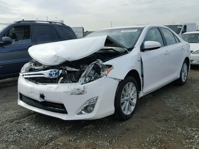 4T1BD1FK6EU131750 - 2014 TOYOTA CAMRY HYBR WHITE photo 2