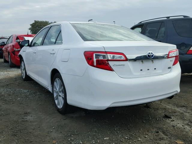 4T1BD1FK6EU131750 - 2014 TOYOTA CAMRY HYBR WHITE photo 3