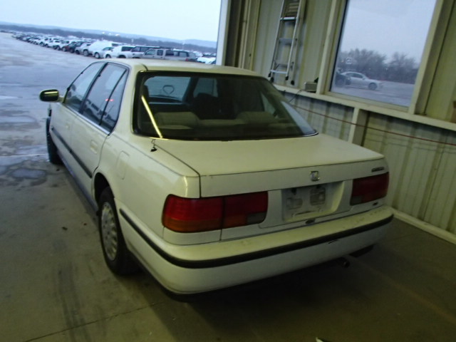 1HGCB7553NA128465 - 1992 HONDA ACCORD LX WHITE photo 3