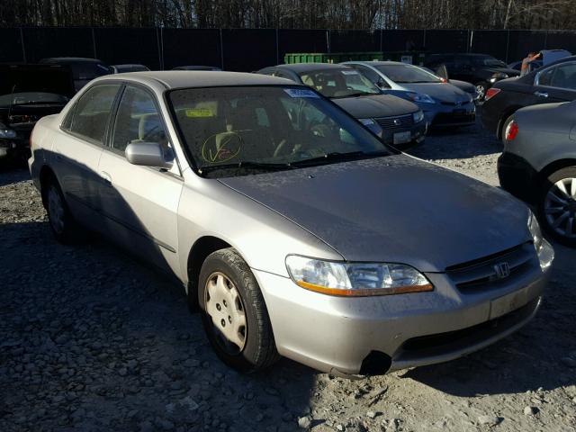 1HGCG5643WA263216 - 1998 HONDA ACCORD LX SILVER photo 1