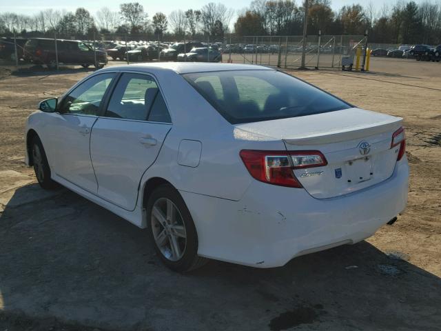 4T1BF1FK2CU129677 - 2012 TOYOTA CAMRY BASE WHITE photo 3