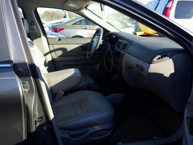 1FAFP59U24A143434 - 2004 FORD TAURUS SEL GRAY photo 5