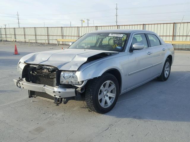 2C3KA53G66H352245 - 2006 CHRYSLER 300 TOURIN SILVER photo 2