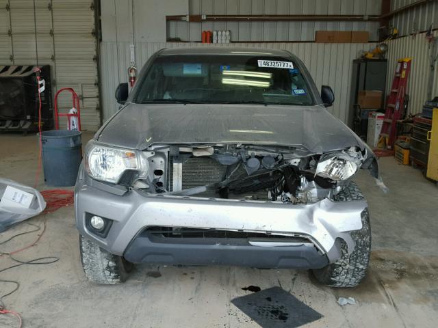 5TFLU4ENXFX135385 - 2015 TOYOTA TACOMA DOU SILVER photo 9