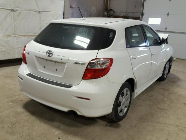 2T1KU40E49C069552 - 2009 TOYOTA COROLLA MA WHITE photo 4