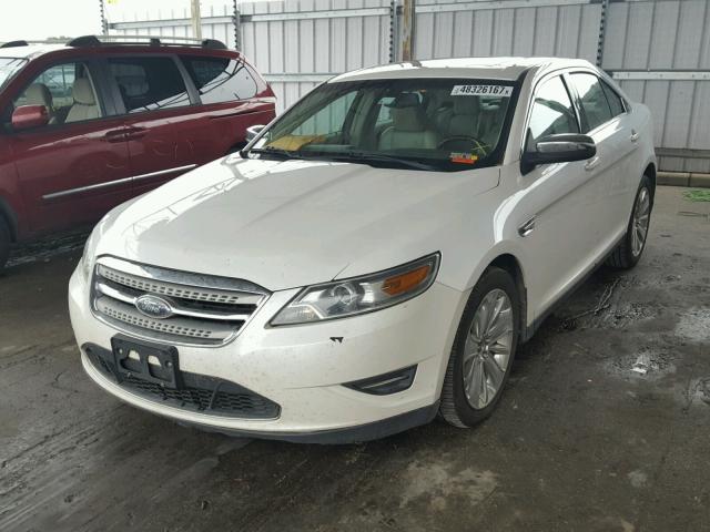 1FAHP2FW9AG110081 - 2010 FORD TAURUS LIM WHITE photo 2