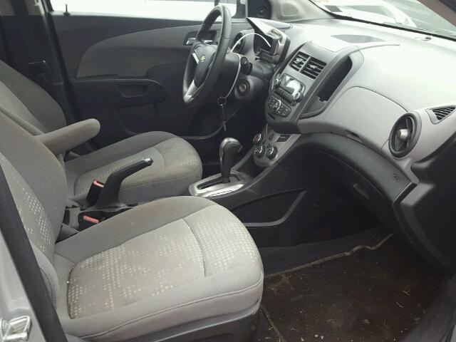 1G1JA5SH2C4114783 - 2012 CHEVROLET SONIC LS Արծաթագույն լուսանկար 5