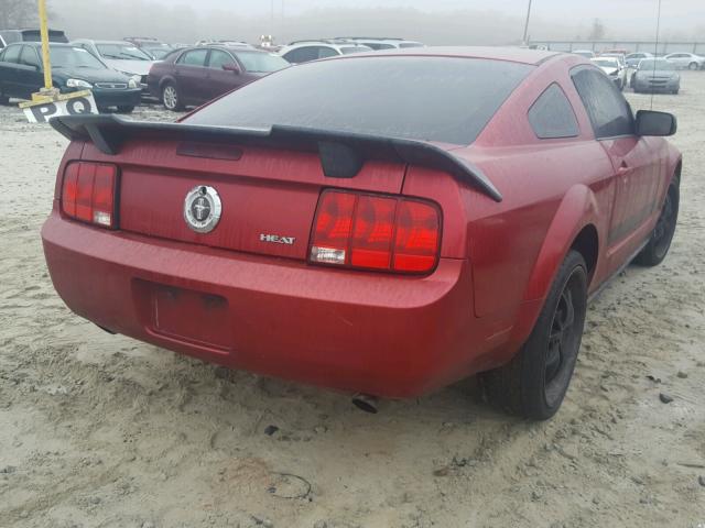 1ZVFT80NX75240405 - 2007 FORD MUSTANG RED photo 4