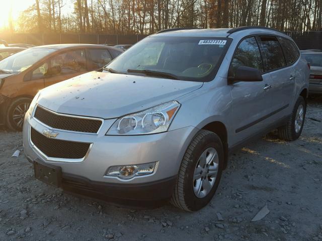 1GNKVEED6BJ284354 - 2011 CHEVROLET TRAVERSE L SILVER photo 2