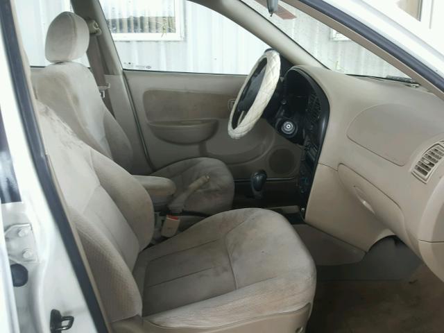 KNAFB121935265116 - 2003 KIA SPECTRA BA WHITE photo 5