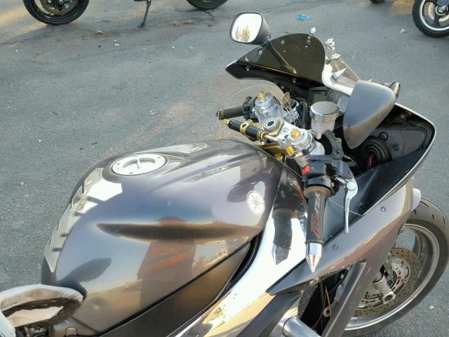 JYARN10E72A000547 - 2002 YAMAHA YZFR1 GRAY photo 5