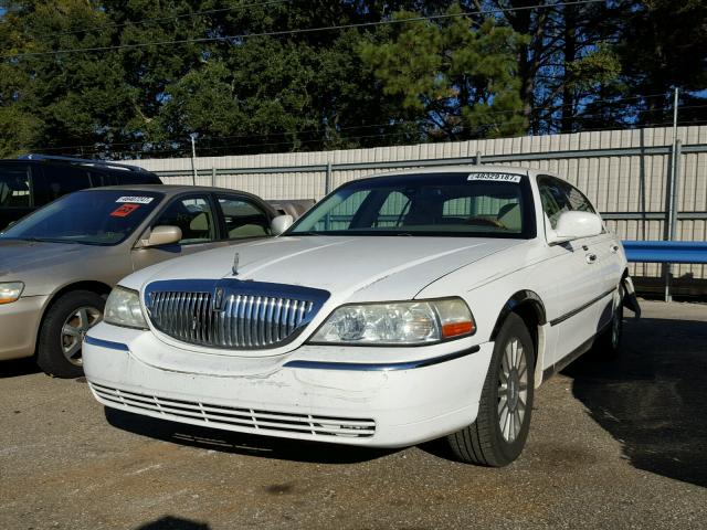 1LNHM82W13Y653123 - 2003 LINCOLN TOWN CAR S WHITE photo 2