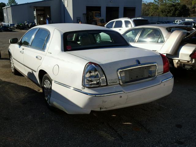 1LNHM82W13Y653123 - 2003 LINCOLN TOWN CAR S WHITE photo 3