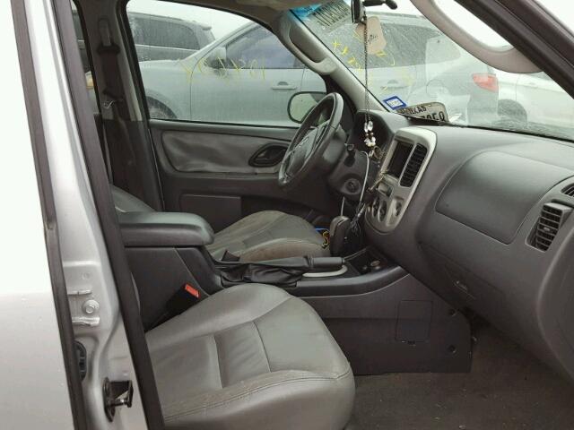 1FMYU03105KD86020 - 2005 FORD ESCAPE XLT SILVER photo 5