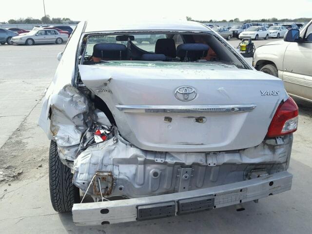 JTDBT923784029351 - 2008 TOYOTA YARIS SILVER photo 9