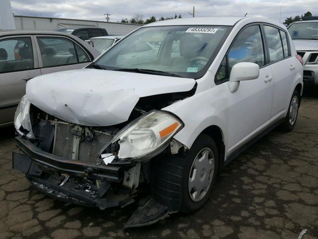 3N1BC13E89L393830 - 2009 NISSAN VERSA S WHITE photo 2