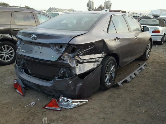 4T1BF1FK8HU275637 - 2017 TOYOTA CAMRY LE ნაცრისფერი ფოტო 4