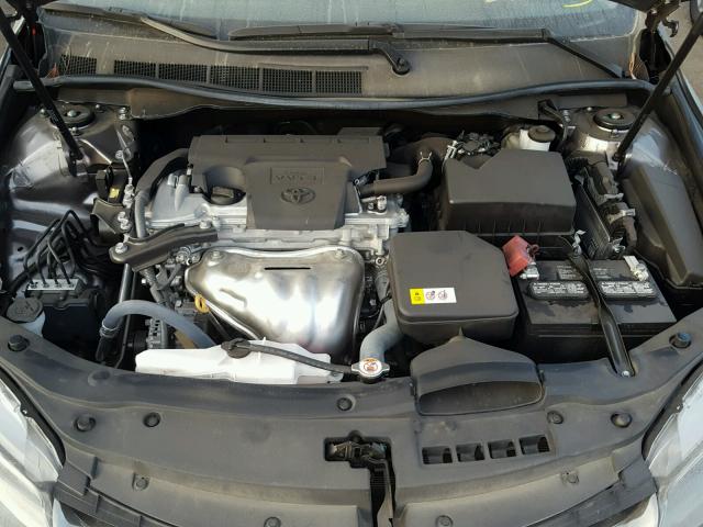 4T1BF1FK8HU275637 - 2017 TOYOTA CAMRY LE ნაცრისფერი ფოტო 7