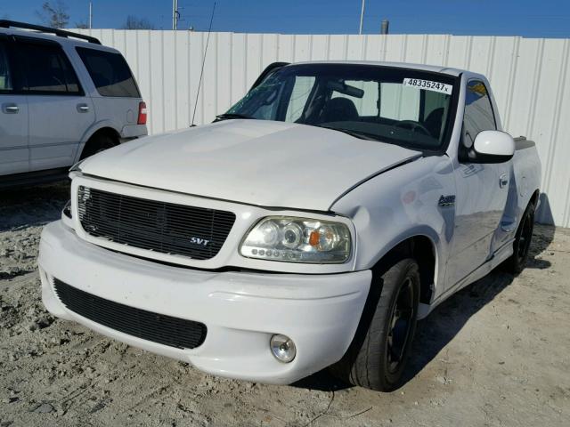 2FTZF0736YCA68037 - 2000 FORD F150 SVT L WHITE photo 2