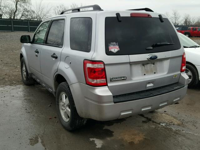 1FMCU0D78BKB71767 - 2011 FORD ESCAPE XLT SILVER photo 3