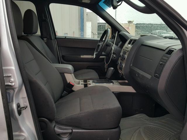 1FMCU0D78BKB71767 - 2011 FORD ESCAPE XLT SILVER photo 5