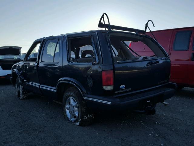 1GNDT13W6V2125148 - 1997 CHEVROLET BLAZER BLACK photo 3