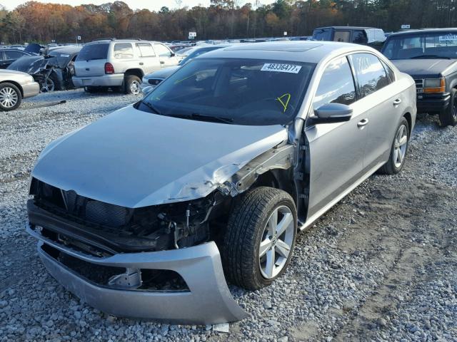 1VWBH7A3XDC072182 - 2013 VOLKSWAGEN PASSAT SE GRAY photo 2