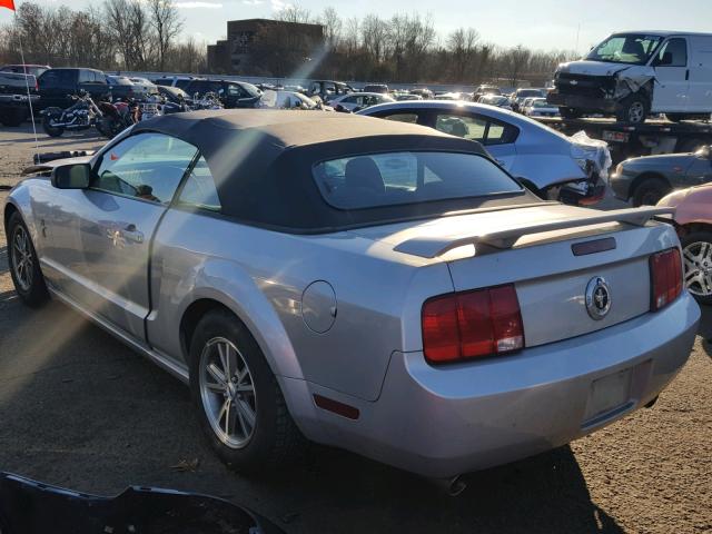 1ZVFT84N655243891 - 2005 FORD MUSTANG SILVER photo 3