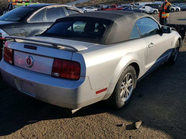 1ZVFT84N655243891 - 2005 FORD MUSTANG SILVER photo 4