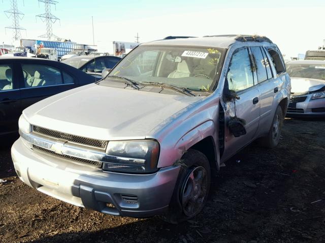 1GNDT13S082209841 - 2008 CHEVROLET TRAILBLAZE SILVER photo 2