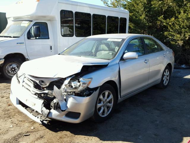 4T1BF3EK4BU219876 - 2011 TOYOTA CAMRY BASE SILVER photo 2