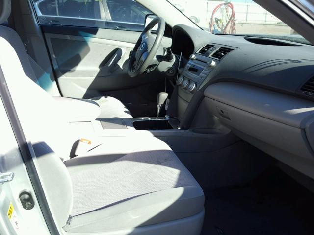 4T1BF3EK4BU219876 - 2011 TOYOTA CAMRY BASE SILVER photo 5