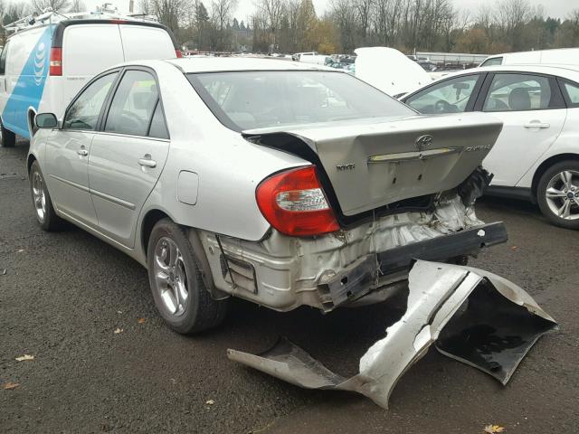 JTDBE32K530187766 - 2003 TOYOTA CAMRY LE ვერცხლისფერი ფოტო 3