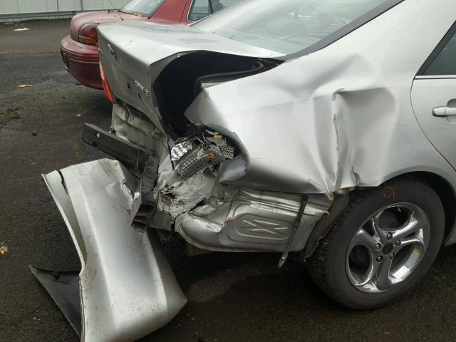 JTDBE32K530187766 - 2003 TOYOTA CAMRY LE ვერცხლისფერი ფოტო 9