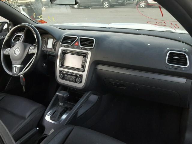 WVWBA7AH6BV000562 - 2011 VOLKSWAGEN EOS KOMFOR SILVER photo 9