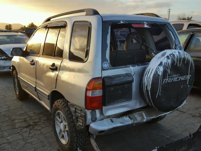 2CNBJ13C836930270 - 2003 CHEVROLET TRACKER GRAY photo 3