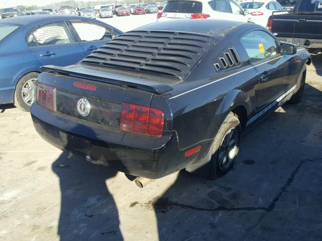 1ZVFT80N465176358 - 2006 FORD MUSTANG BLACK photo 4