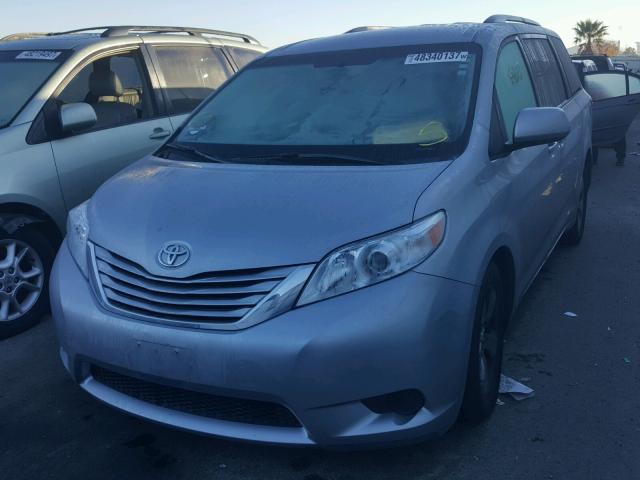 5TDKK3DC0FS581725 - 2015 TOYOTA SIENNA LE SILVER photo 2