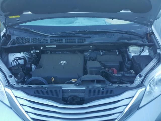 5TDKK3DC0FS581725 - 2015 TOYOTA SIENNA LE SILVER photo 7