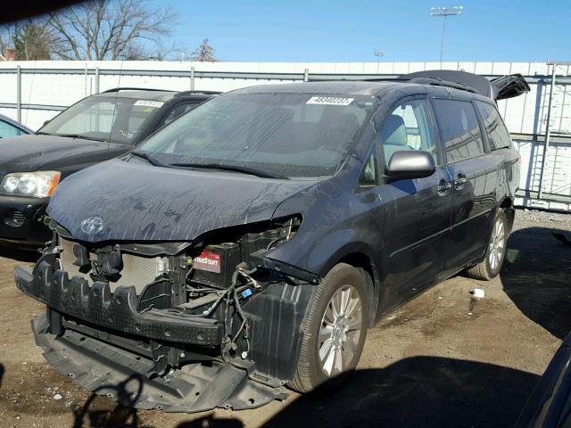 5TDDK3DC7CS047321 - 2012 TOYOTA SIENNA XLE GRAY photo 2