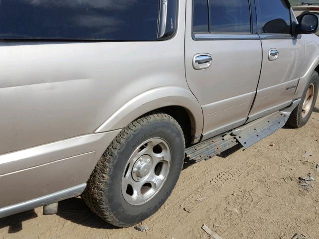 5LMPU28A4YLJ06384 - 2000 LINCOLN NAVIGATOR 金色 照片 9