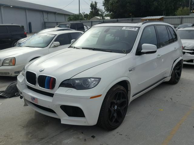 5YMGY0C54ALK25298 - 2010 BMW X5 M WHITE photo 2