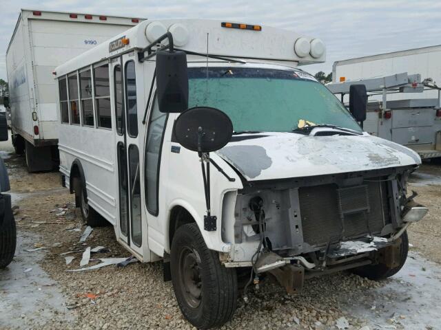 1GBHG31R321175874 - 2002 CHEVROLET EXPRESS G3 WHITE photo 1