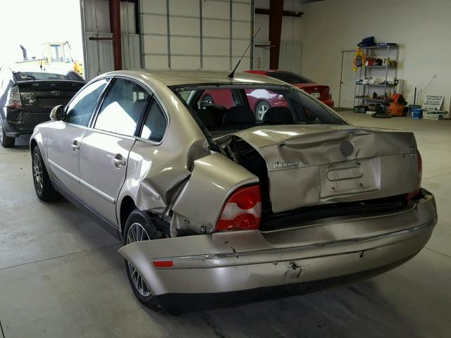 WVWTU63B15E040289 - 2005 VOLKSWAGEN PASSAT GLX 棕色 照片 3