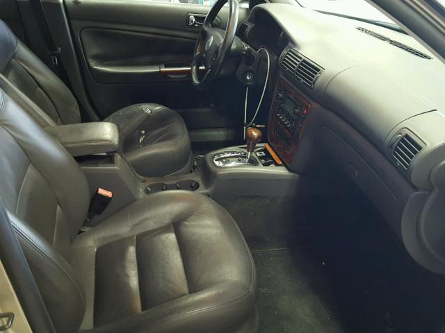 WVWTU63B15E040289 - 2005 VOLKSWAGEN PASSAT GLX 棕色 照片 5