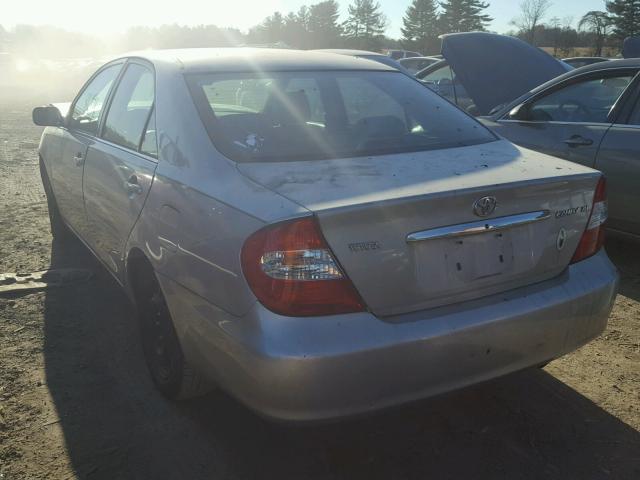 4T1BE32K12U098005 - 2002 TOYOTA CAMRY LE ვერცხლისფერი ფოტო 3