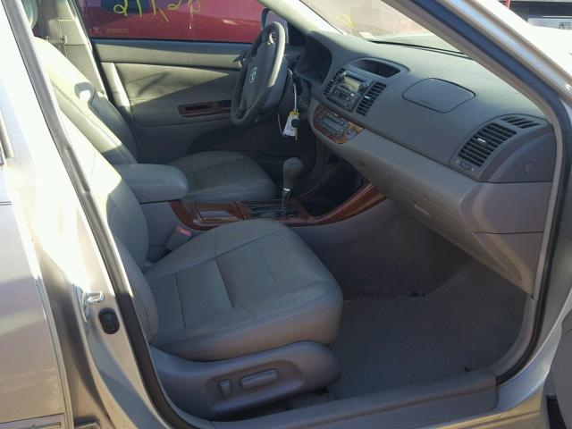 4T1BE32K12U098005 - 2002 TOYOTA CAMRY LE ვერცხლისფერი ფოტო 5